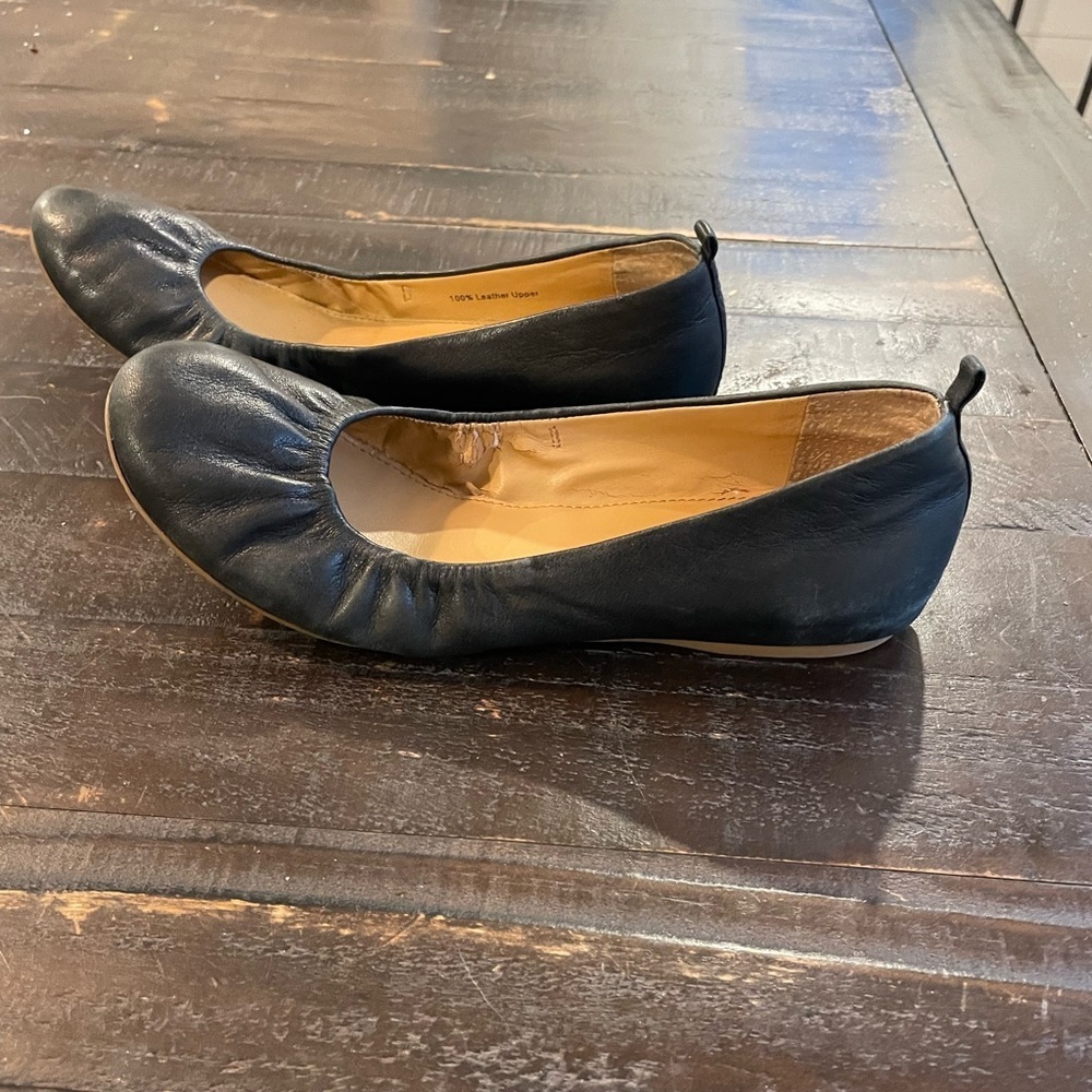 Women's Black Leather Ballet Flats​​